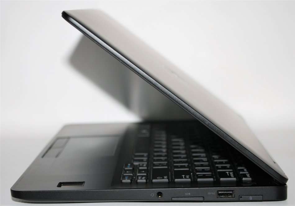 DELL LATITUDE E7270 , CORE I7-6600U , 8GB RAM,256GB SSD ,INTEL HD GRPHICS 520 ,FULL HD