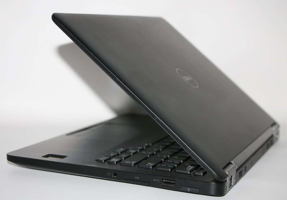 DELL LATITUDE E7270 , CORE I7-6600U , 8GB RAM,256GB SSD ,INTEL HD GRPHICS 520 ,FULL HD