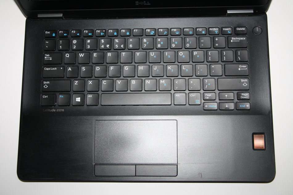 DELL LATITUDE E7270 , CORE I7-6600U , 8GB RAM,256GB SSD ,INTEL HD GRPHICS 520 ,FULL HD