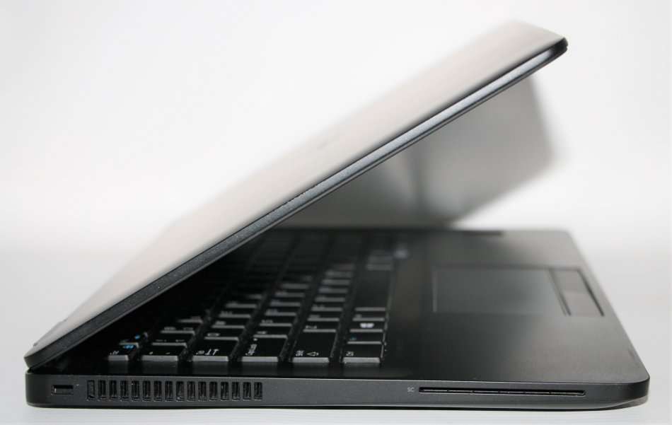 DELL LATITUDE E7270 , CORE I7-6600U , 8GB RAM,256GB SSD ,INTEL HD GRPHICS 520 ,FULL HD