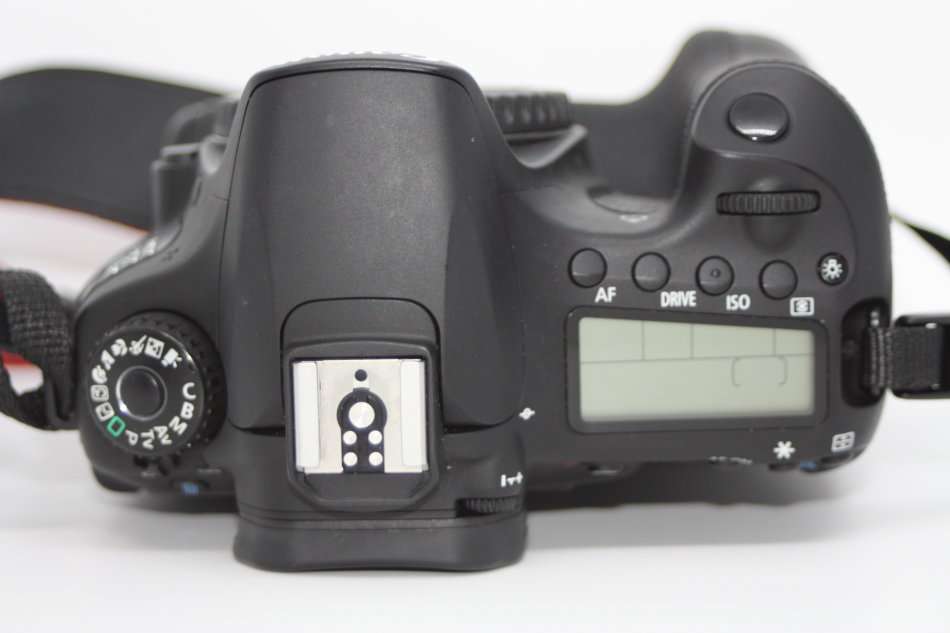 Canon EOS 60D ( BODY ONLY) WITH BATTERY GRIP , 2 BATTERIES AND CHARGER