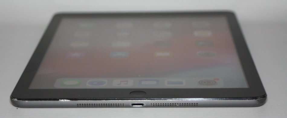 IPAD AIR , 16GB , WIFI  , VERY GOOD CONDITION