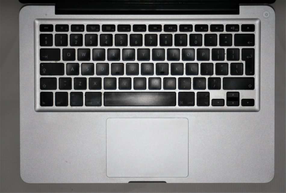 MACBOOK PRO 13` 2012  , CORE I7 @2.90GHz, 8GB RAM ,750GB HDD, VERY GOOD CONDITION