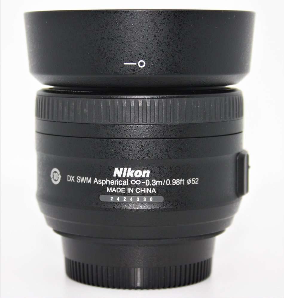 Nikon AF-S DX NIKKOR 35mm f/1.8G IN EXCELLENT CONDITION COMING WITH LEMS HOOD AND POUCH