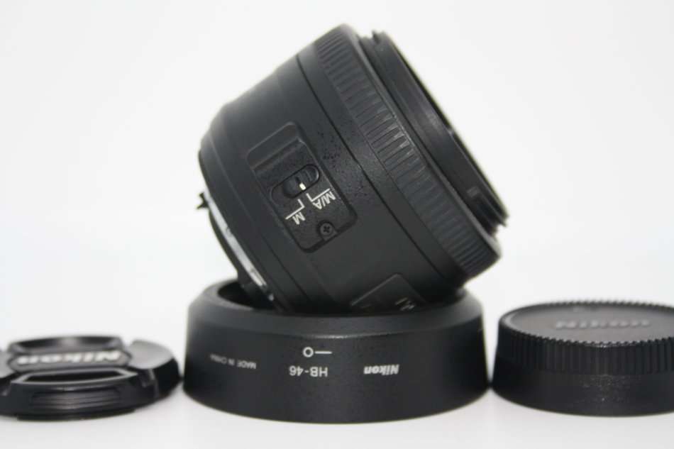 Nikon AF-S DX NIKKOR 35mm f/1.8G IN EXCELLENT CONDITION COMING WITH LEMS HOOD AND POUCH
