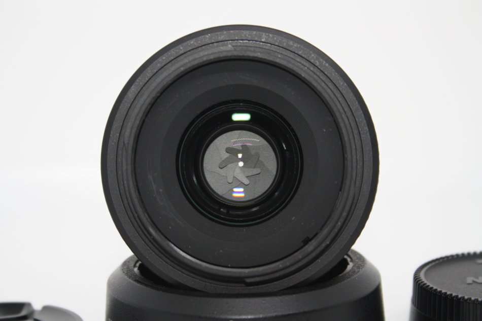 Nikon AF-S DX NIKKOR 35mm f/1.8G IN EXCELLENT CONDITION COMING WITH LEMS HOOD AND POUCH