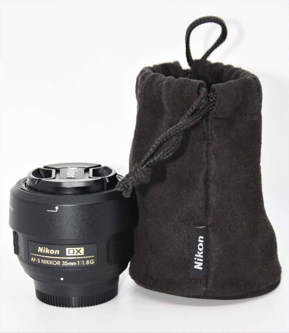 Nikon AF-S DX NIKKOR 35mm f/1.8G IN EXCELLENT CONDITION COMING WITH LEMS HOOD AND POUCH