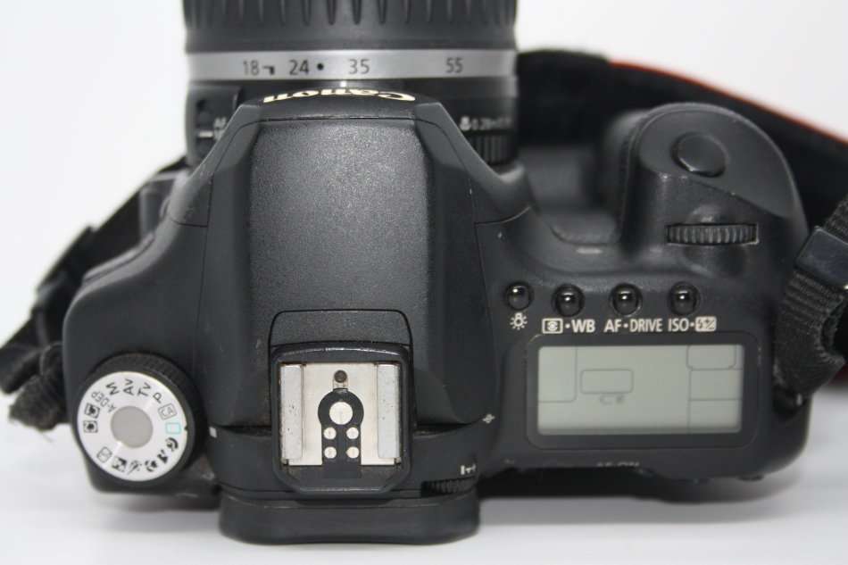 Canon EOS 50D 15MP DSLR WITH 18-55MM II , BATTERY GRIP , 2 BATTERIES AND CHARGER