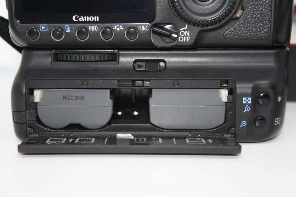 Canon EOS 50D 15MP DSLR WITH 18-55MM II , BATTERY GRIP , 2 BATTERIES AND CHARGER