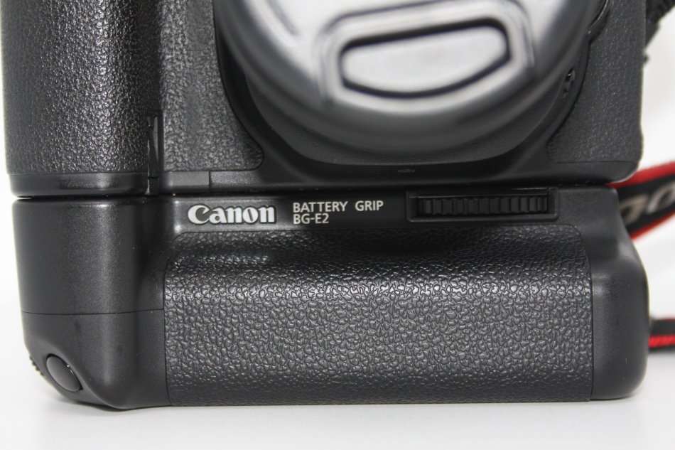 Canon EOS 50D 15MP DSLR WITH 18-55MM II , BATTERY GRIP , 2 BATTERIES AND CHARGER