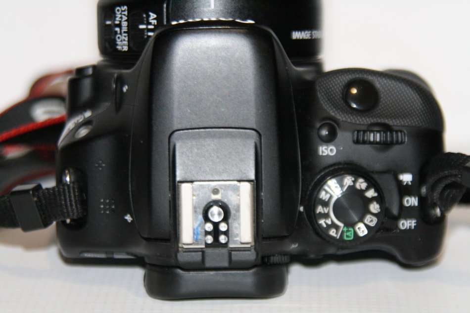 CANON 100D 18MP DSRL FULL HD MOVIES WITH 18-55MM LENS , CHARGER VERY GOOD CONDITION