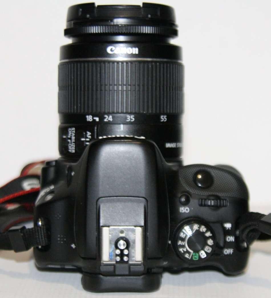 CANON 100D 18MP DSRL FULL HD MOVIES WITH 18-55MM LENS , CHARGER VERY GOOD CONDITION