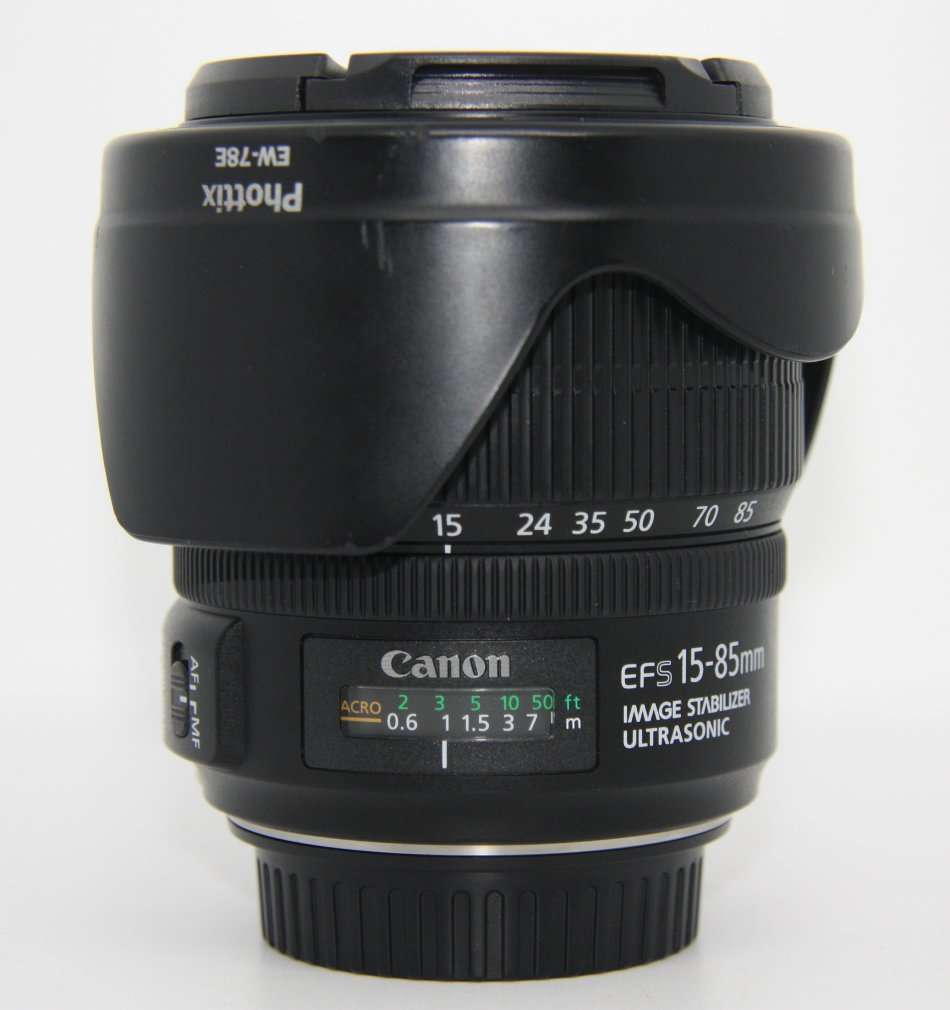 Canon EF-S 15-85mm f/3.5-5.6 IS USM Lens IN EXCELLENT CONDITON WITH BOTH LENS CAPS AND LENS HOOD