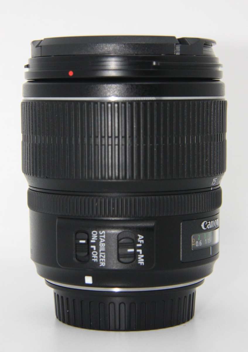 Canon EF-S 15-85mm f/3.5-5.6 IS USM Lens IN EXCELLENT CONDITON WITH BOTH LENS CAPS AND LENS HOOD