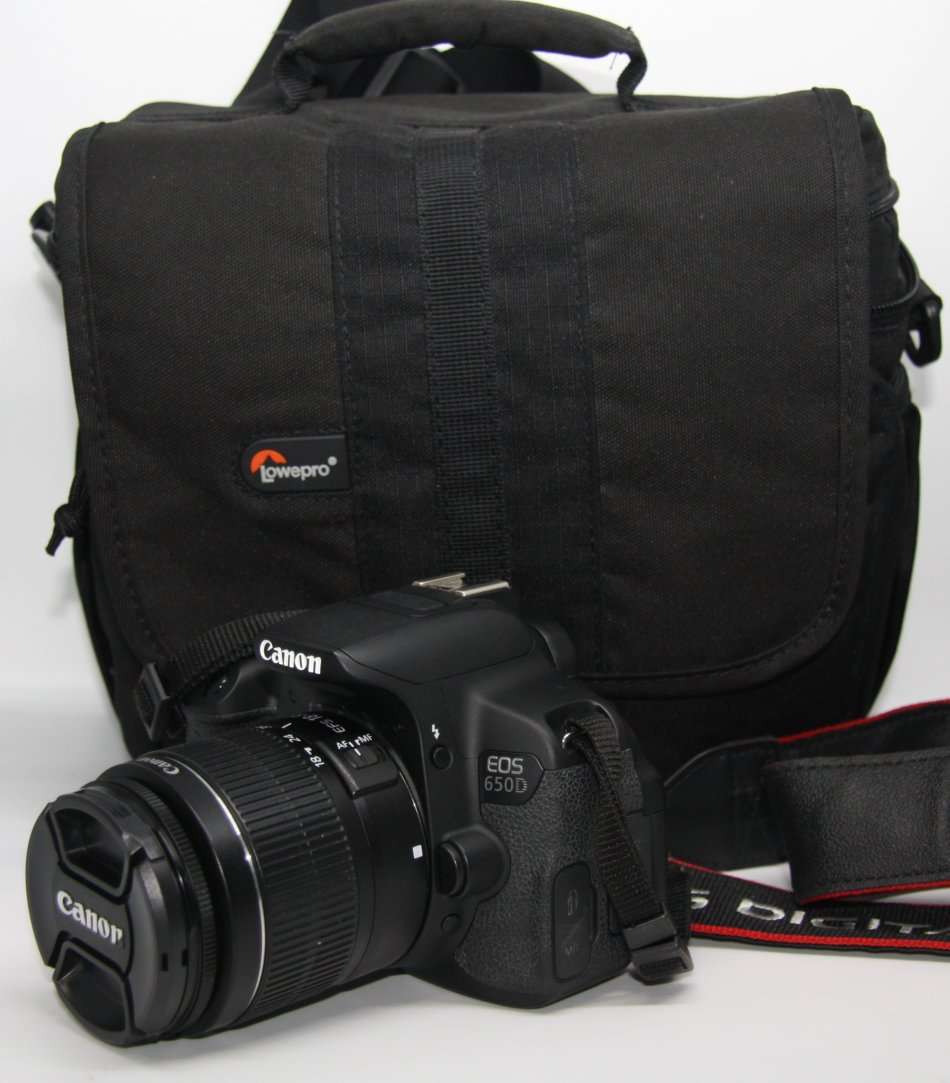 CANON EOS 650D, 18MP DSLR WITH FULL HD MOVIES, 18-55MM III ZOOM LENS , LOWEPRO SHOULDER  BAG