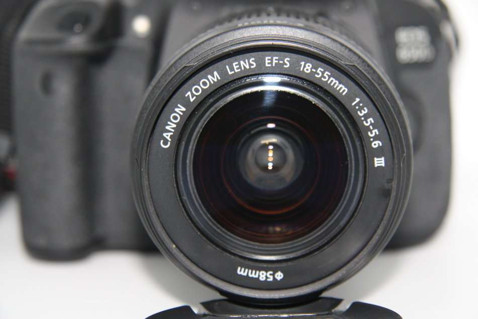 CANON EOS 650D, 18MP DSLR WITH FULL HD MOVIES, 18-55MM III ZOOM LENS , LOWEPRO SHOULDER  BAG