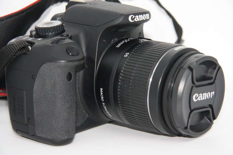 CANON EOS 650D, 18MP DSLR WITH FULL HD MOVIES, 18-55MM III ZOOM LENS , LOWEPRO SHOULDER  BAG