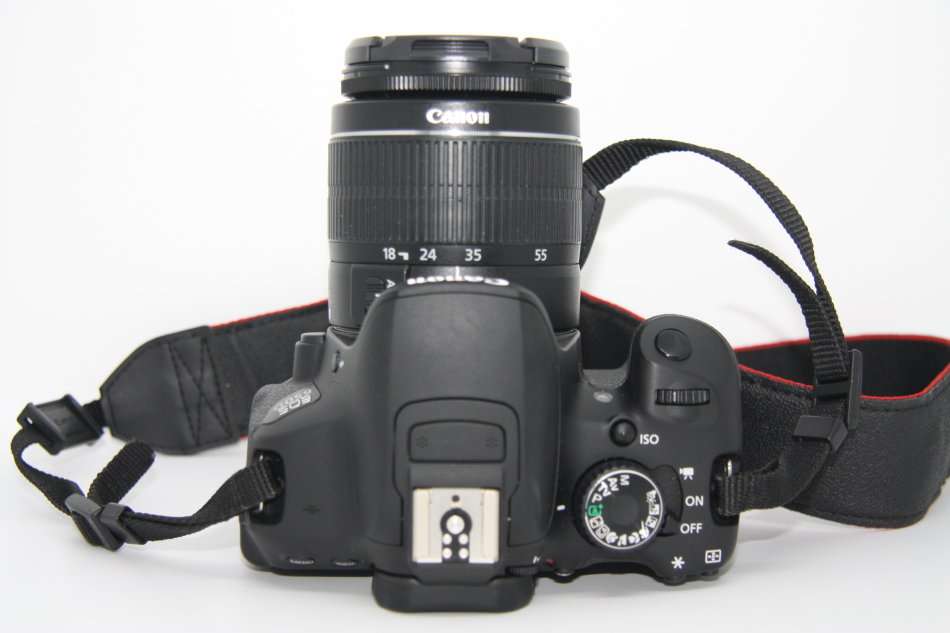 CANON EOS 650D, 18MP DSLR WITH FULL HD MOVIES, 18-55MM III ZOOM LENS , LOWEPRO SHOULDER  BAG