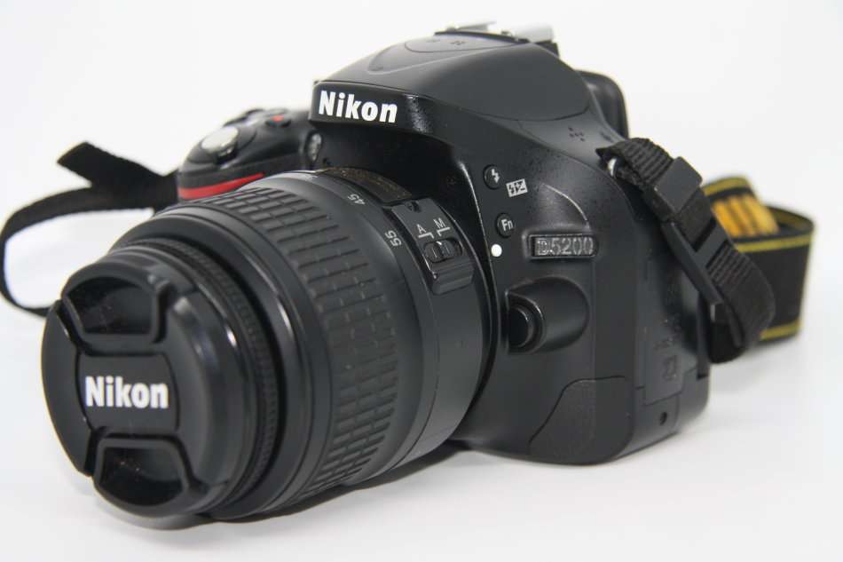 Nikon D5200 24.1 MP CMOS Digital SLR with 18-55mm f/3.5-5.6G II AF-S DX  Zoom Lens, LOWEPRO BAG