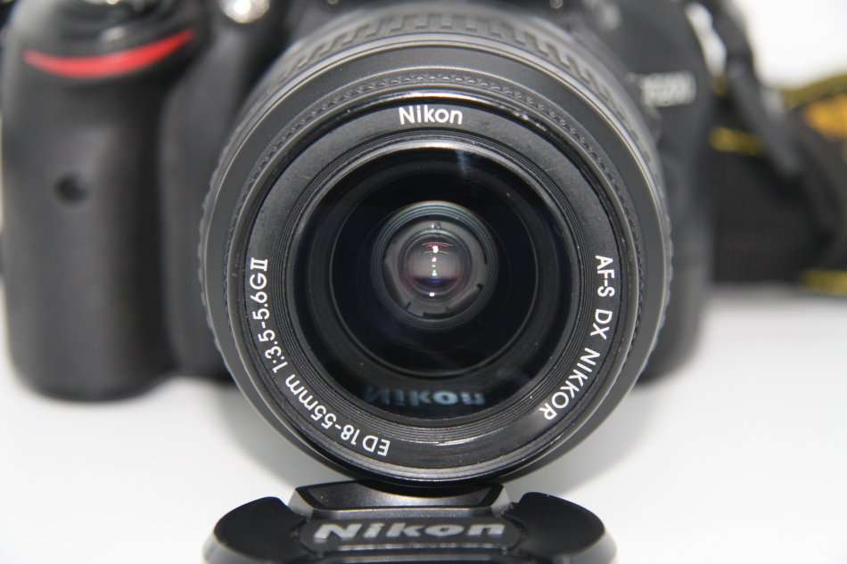 Nikon D5200 24.1 MP CMOS Digital SLR with 18-55mm f/3.5-5.6G II AF-S DX  Zoom Lens, LOWEPRO BAG