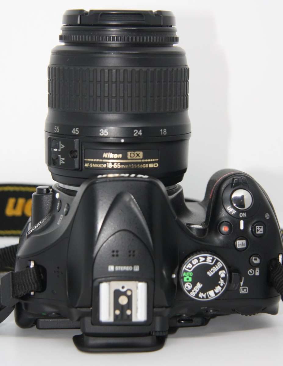 Nikon D5200 24.1 MP CMOS Digital SLR with 18-55mm f/3.5-5.6G II AF-S DX  Zoom Lens, LOWEPRO BAG