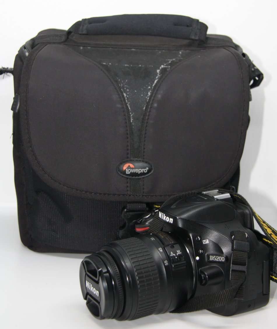 Nikon D5200 24.1 MP CMOS Digital SLR with 18-55mm f/3.5-5.6G II AF-S DX  Zoom Lens, LOWEPRO BAG