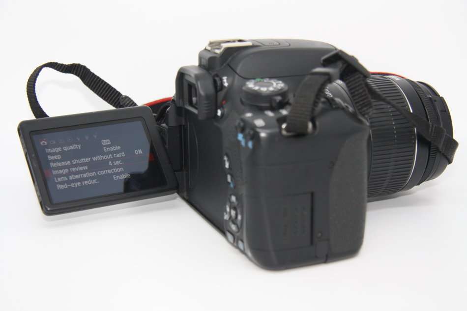 CANON EOS 700D 18MP DSLR, FULL HD VIDEOS , WITH 18-55MM III ZOOM LENS WITH LOWEPRO BAG