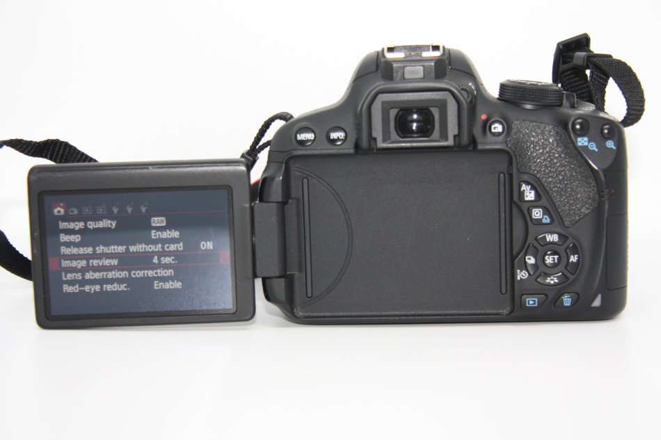 CANON EOS 700D 18MP DSLR, FULL HD VIDEOS , WITH 18-55MM III ZOOM LENS WITH LOWEPRO BAG