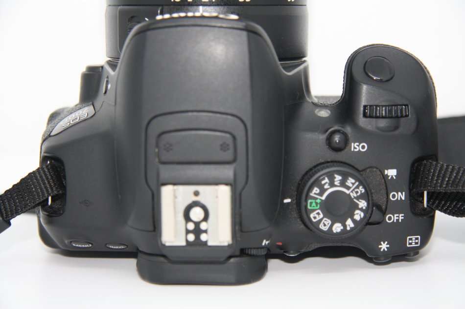 CANON EOS 700D 18MP DSLR, FULL HD VIDEOS , WITH 18-55MM III ZOOM LENS WITH LOWEPRO BAG