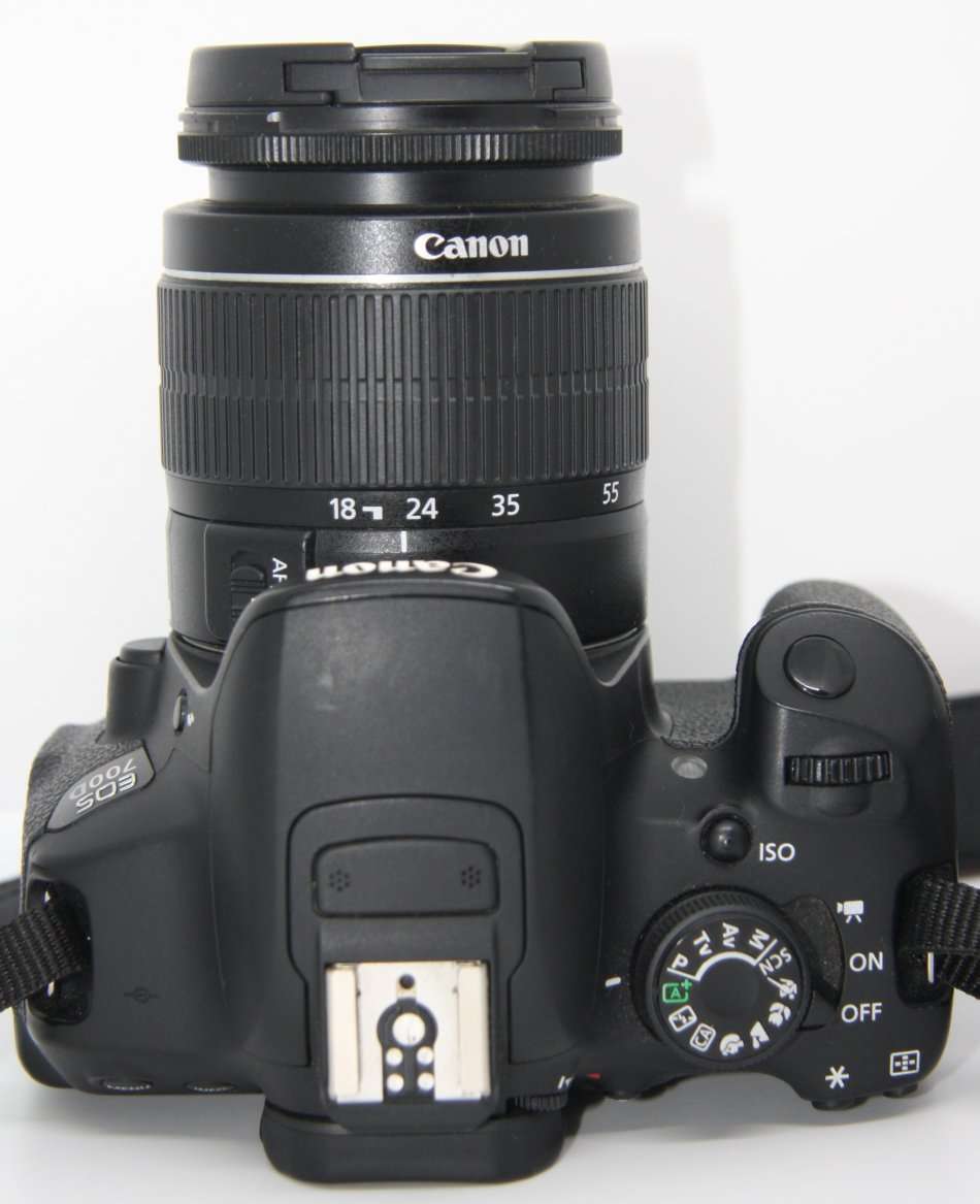 CANON EOS 700D 18MP DSLR, FULL HD VIDEOS , WITH 18-55MM III ZOOM LENS WITH LOWEPRO BAG