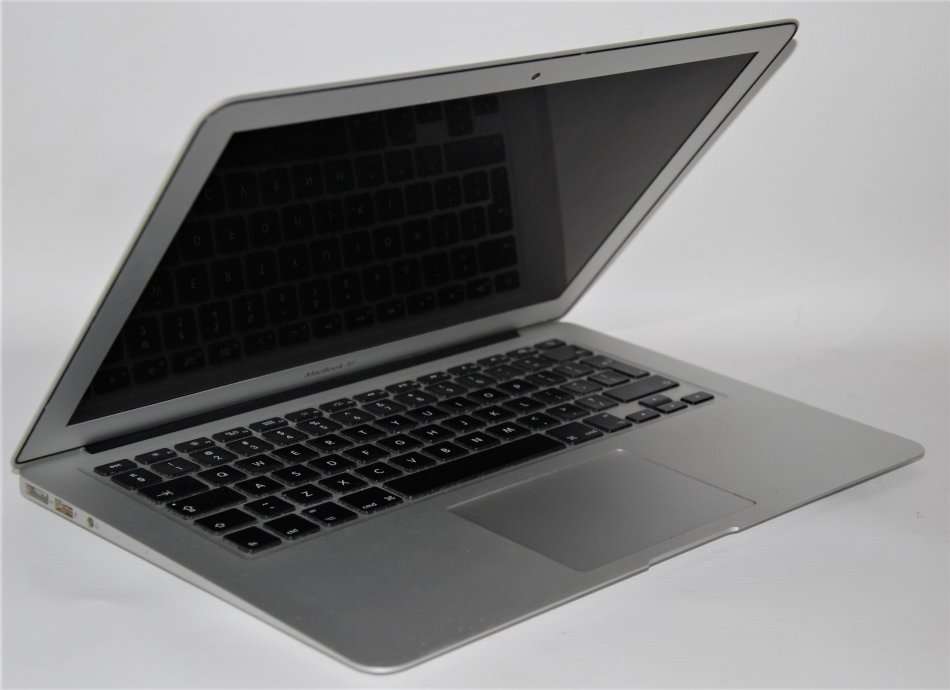 MACBOOK AIR ,CORE I5-4260U,1.40GHz,4GB RAM ,128GB SSD, EXCELLENT CONDITION