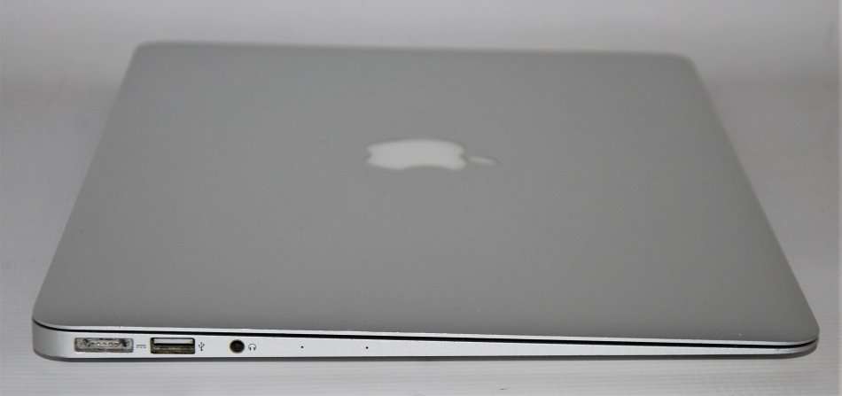 MACBOOK AIR ,CORE I5-4260U,1.40GHz,4GB RAM ,128GB SSD, EXCELLENT CONDITION