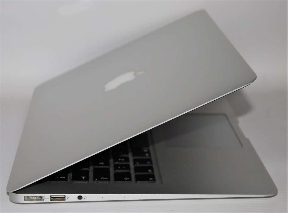 MACBOOK AIR ,CORE I5-4260U,1.40GHz,4GB RAM ,128GB SSD, EXCELLENT CONDITION