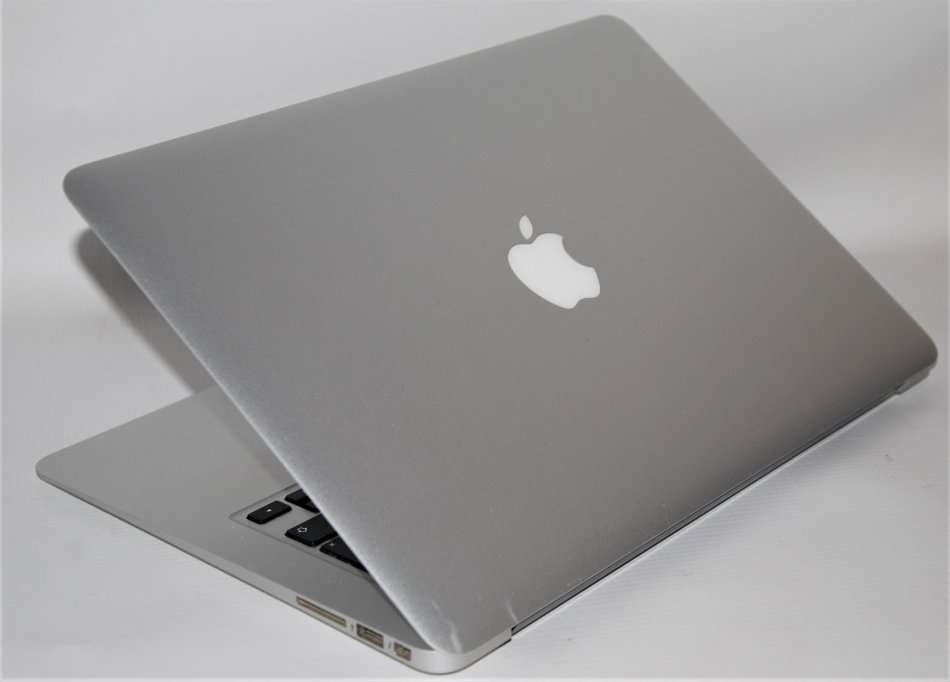 MACBOOK AIR ,CORE I5-4260U,1.40GHz,4GB RAM ,128GB SSD, EXCELLENT CONDITION