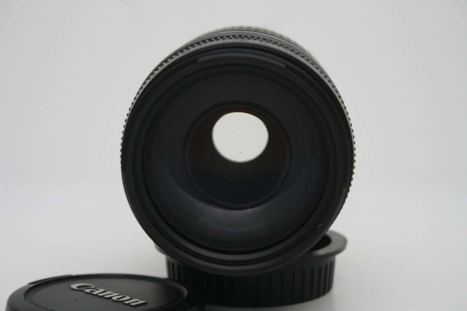 CANON EF 75-300mm f/4-5.6 III USM