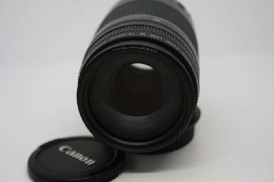 CANON EF 75-300mm f/4-5.6 III USM