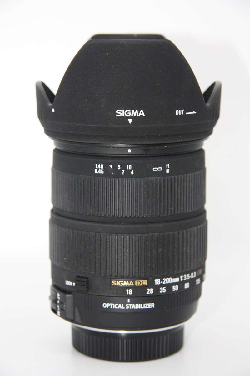 Sigma 18-200mm f/3.5-6.3 DC OS HSM Lens for Nikon Digital SLR  IN EXCELLENT CONDITON