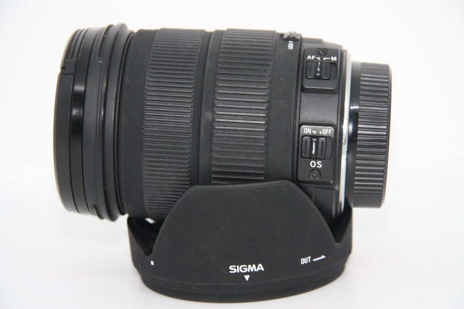 Sigma 18-200mm f/3.5-6.3 DC OS HSM Lens for Nikon Digital SLR  IN EXCELLENT CONDITON