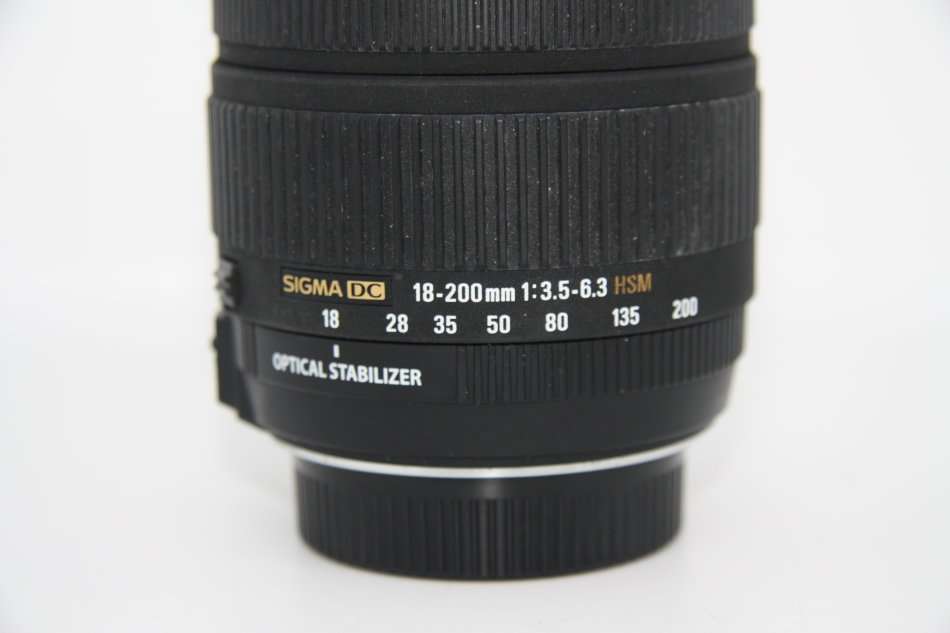 Sigma 18-200mm f/3.5-6.3 DC OS HSM Lens for Nikon Digital SLR  IN EXCELLENT CONDITON