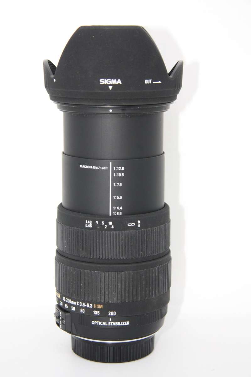 Sigma 18-200mm f/3.5-6.3 DC OS HSM Lens for Nikon Digital SLR  IN EXCELLENT CONDITON