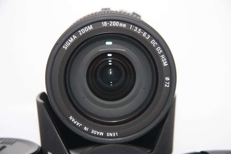 Sigma 18-200mm f/3.5-6.3 DC OS HSM Lens for Nikon Digital SLR  IN EXCELLENT CONDITON