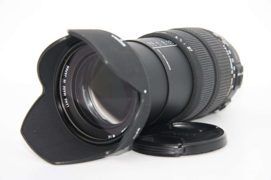 Sigma 18-200mm f/3.5-6.3 DC OS HSM Lens for Nikon Digital SLR  IN EXCELLENT CONDITON