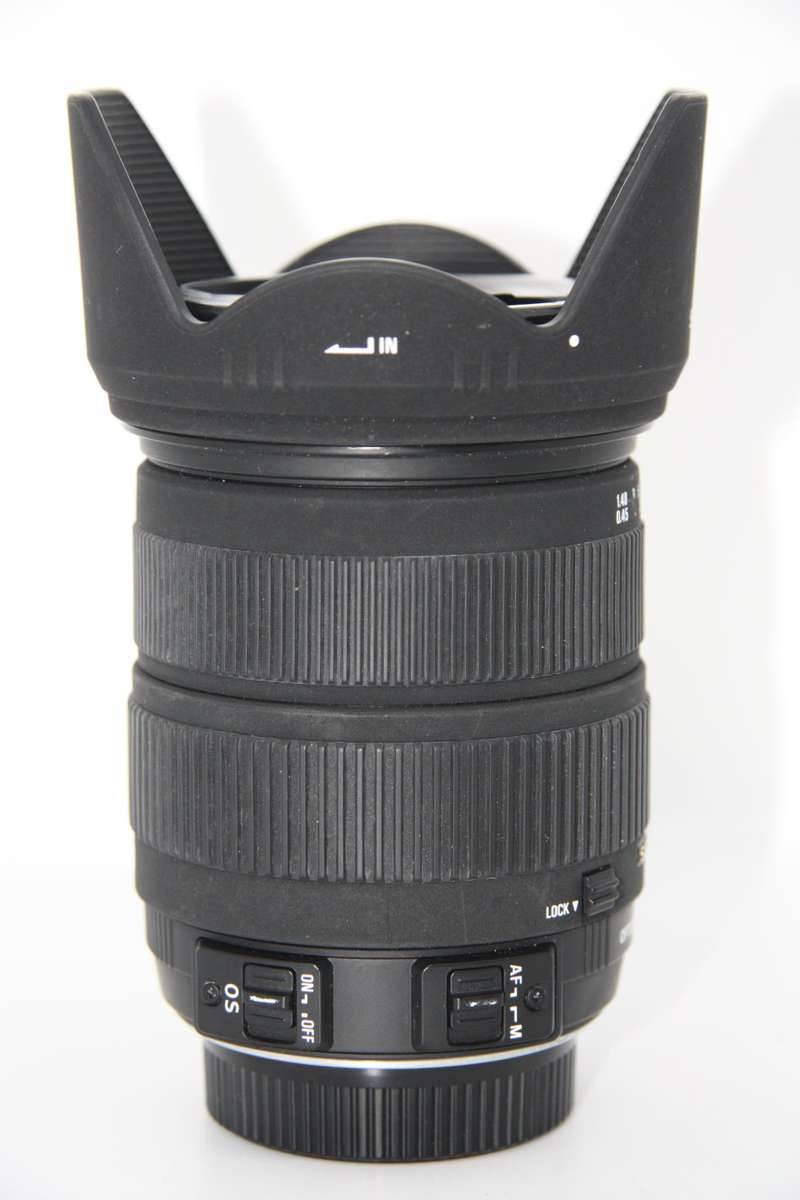 Sigma 18-200mm f/3.5-6.3 DC OS HSM Lens for Nikon Digital SLR  IN EXCELLENT CONDITON