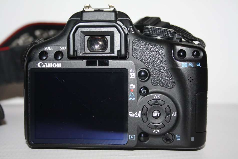 Canon EOS 500D 15MP Digital SLR ,FULL HD VIDEO  With /EF-S 18-55mm f/3.5-5.6 II Lens