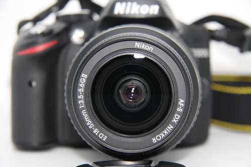 Nikon D3200 24MP DSLR Camera with 18-55mm VR LENS  IN VERY GOOD CONDITION. WITH LOW SHUTTER COUNT