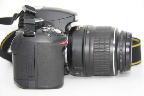 Nikon D3200 24MP DSLR Camera with 18-55mm VR LENS  IN VERY GOOD CONDITION. WITH LOW SHUTTER COUNT