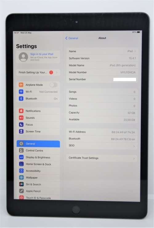 Apple iPad 8th Gen WiFi Cellular 32GB Space Grey IN EXCELLENT CONDITION