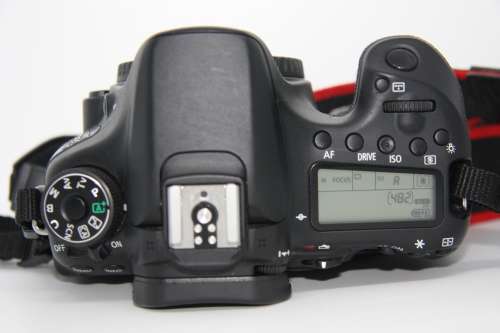 Canon EOS 70D DSLR Camera ( BODY ONLY ) WITH CHARGER