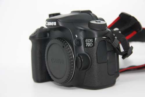 Canon EOS 70D DSLR Camera ( BODY ONLY ) WITH CHARGER