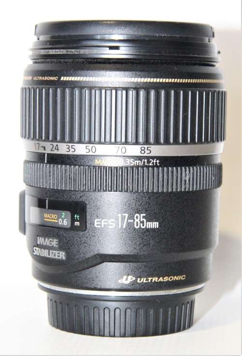 Canon EF-S 17-85mm f/4-5.6 IS USM Lens IN EXCELLENT CONDITION